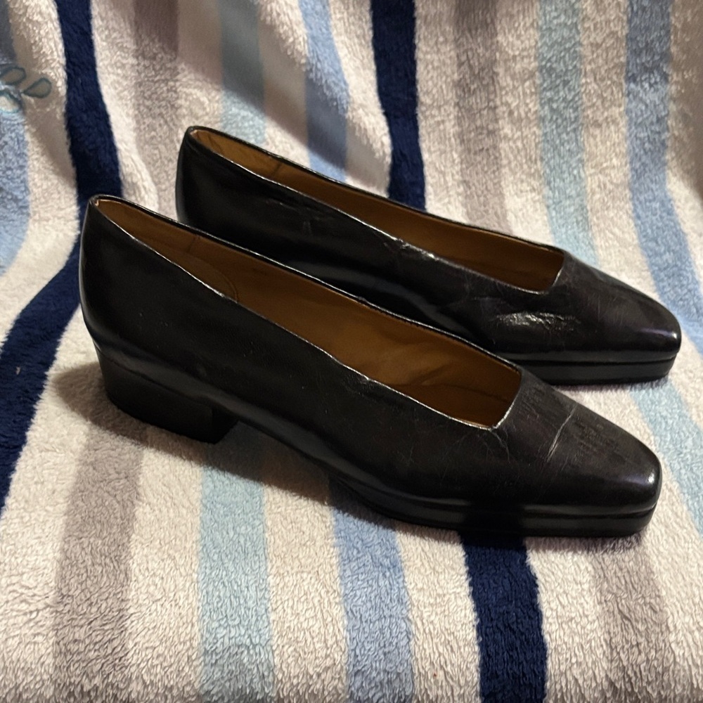 New York Transit Women's Classic Black Loafers - Picture 3 of 5